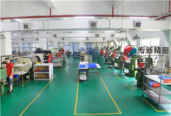 6臺銑床，3臺自動攻牙機,1臺噴砂機 